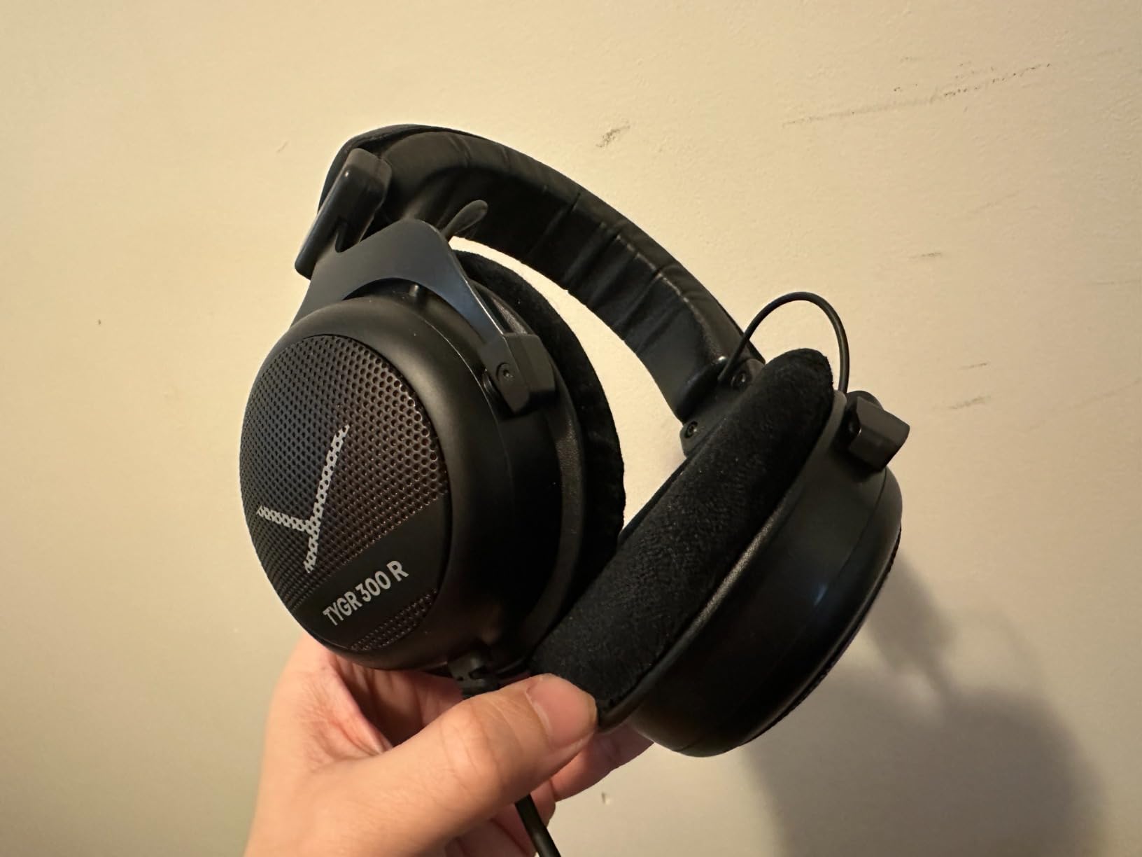 beyerdynamic TYGR 300 R Open-Back Wired Gaming Headphones, No Mic, Black customer photo 1