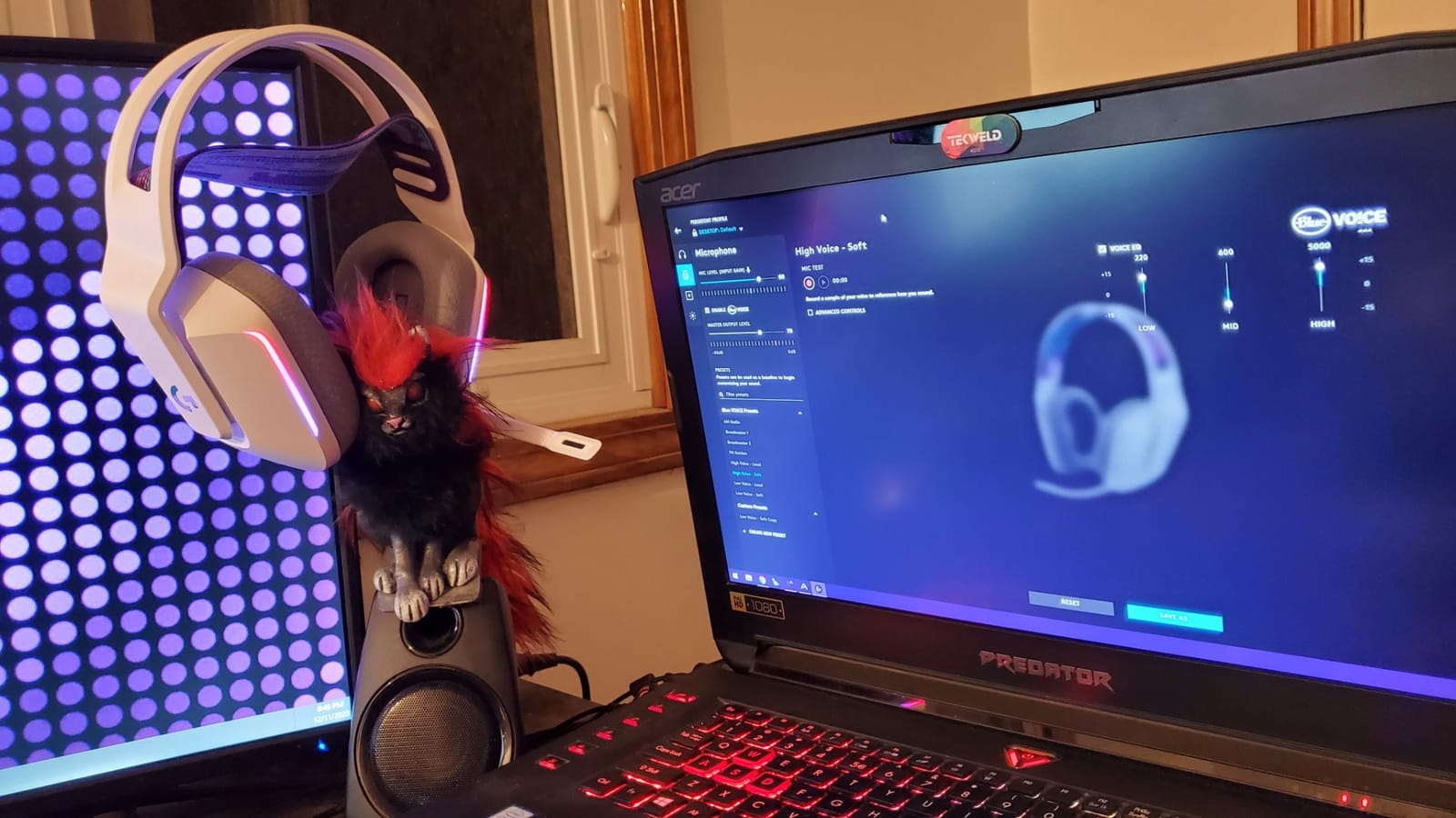 Logitech G733 Lightspeed Wireless Gaming Headset - Black customer photo 1
