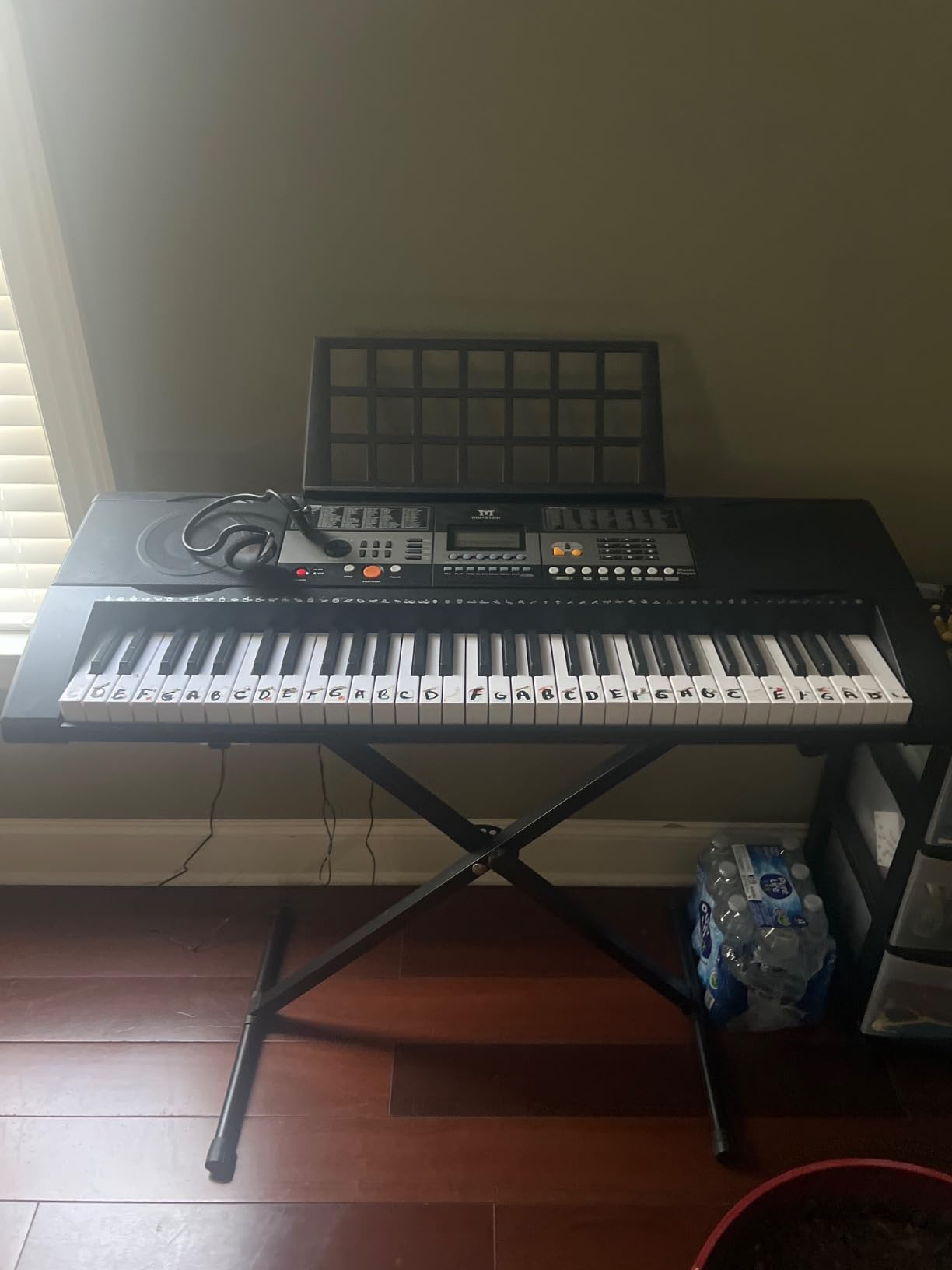 MUSTAR Piano Keyboard, 61 Key Keyboard Piano Electric Piano with Stand, Touch Sensitive Keyboards Piano 61 Key for Beginners, Headphones, Microphone, MP3/USB/LCD Screen, Holiday Birthday Gifts customer photo 2
