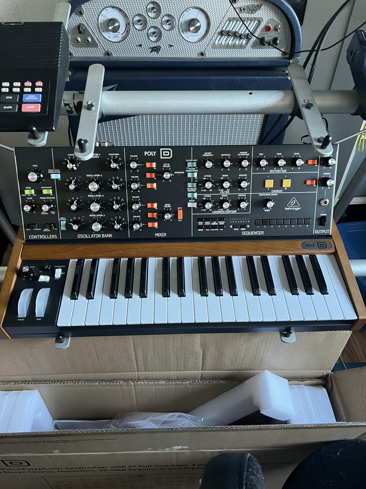 Behringer POLY D Analog 4-Voice Polyphonic Synthesizer with 37 Full-Size Keys, 4 VCOs, Classic Ladder Filter, LFO, BBD Stereo Chorus, Distortion, 32-Step Sequencer and Arpeggiator customer photo 1