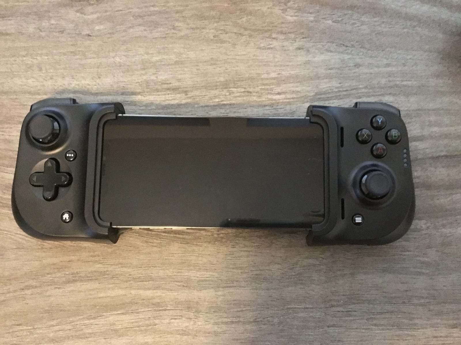 Razer Kishi Mobile Game Controller/Gamepad for iPhone iOS: Works with most iPhones – X, 11, 12, 13, 13 Max - Apple Arcade, Amazon Luna, Google Stadia - Lightning Port Passthrough - MFi Certified customer photo 2
