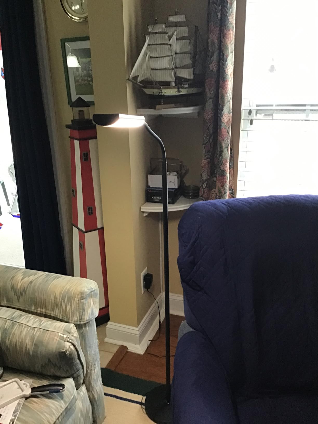 Dimunt LED Floor Lamp, Stepless Adjustable 3000K-6000K Colors, Black customer photo 1
