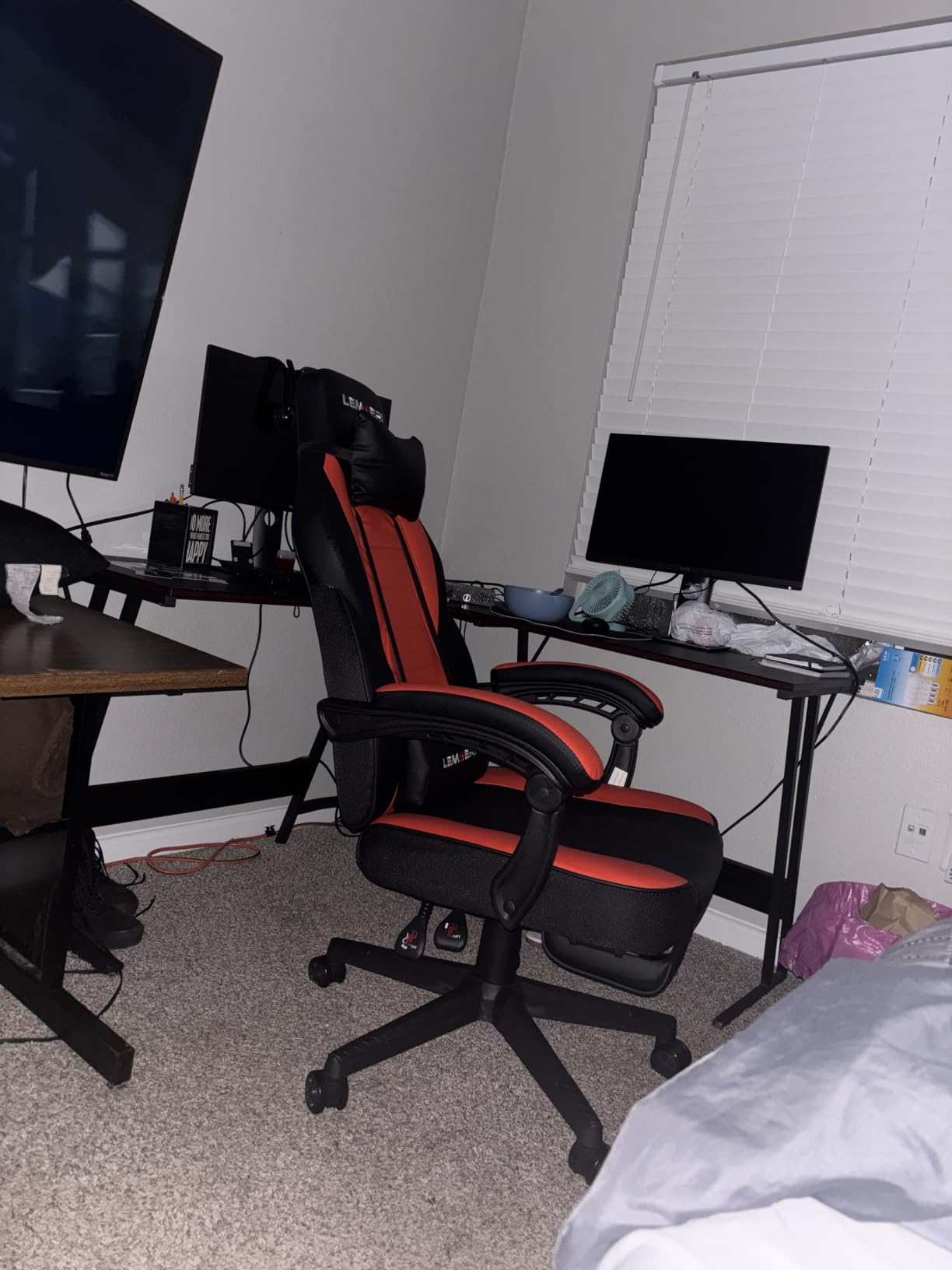 LEMBERI Big and Tall Gaming Chair, 400lb Capacity, Red customer photo 1