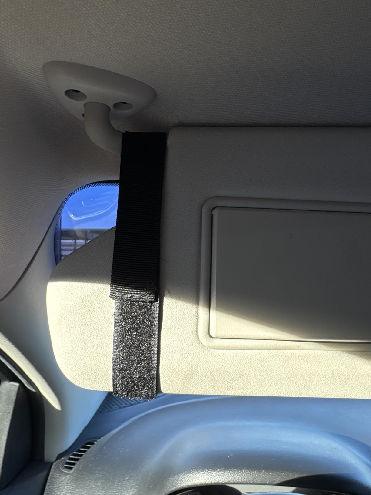 THINKWORK 3-in-1 Window Breaker Car Safety Hammer Gift with Seat BeltCutter customer photo 2