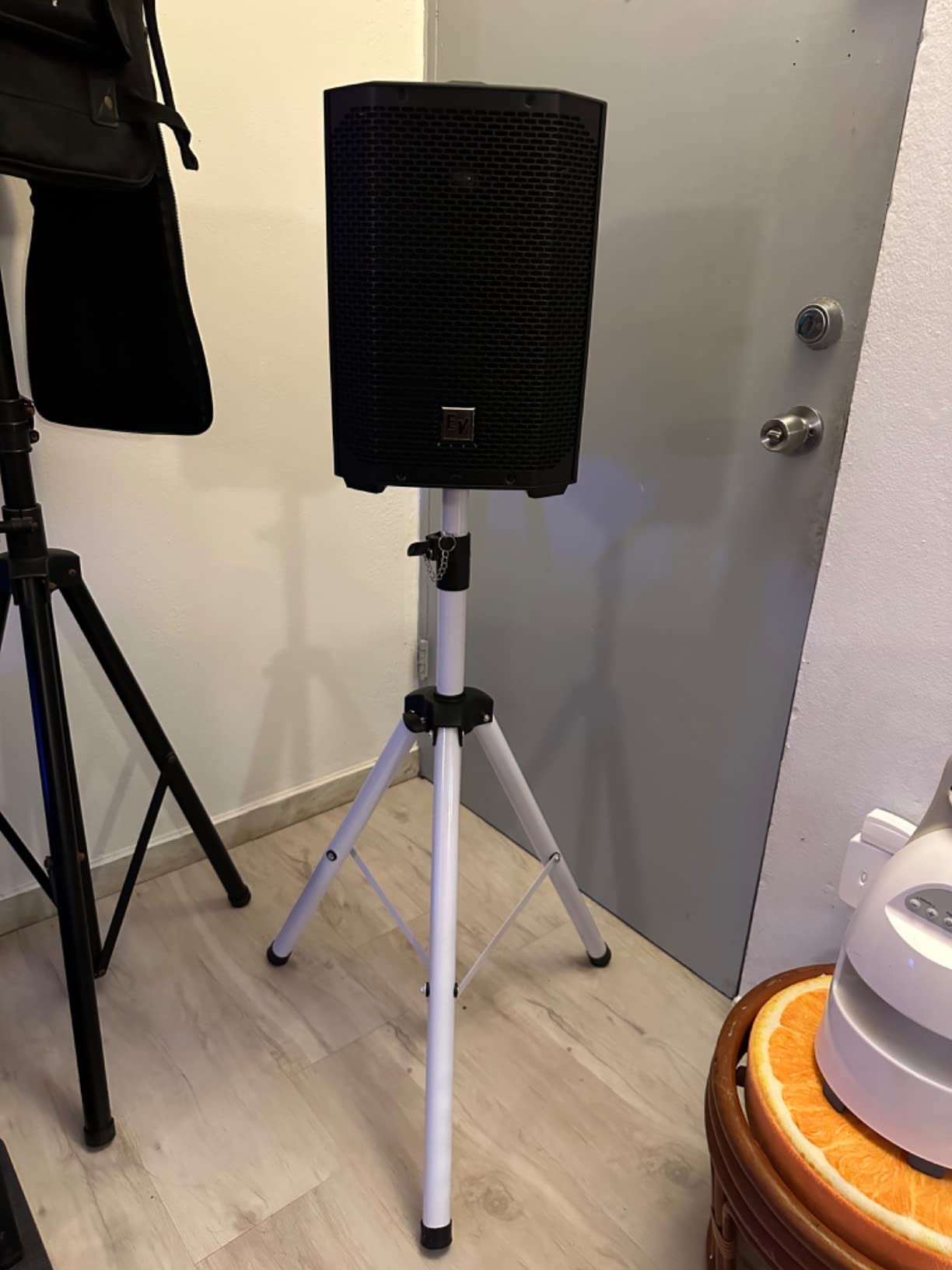 Electro-Voice Everse 8 8 Battery Powered Weatherized Pa Speaker (Black) customer photo 1