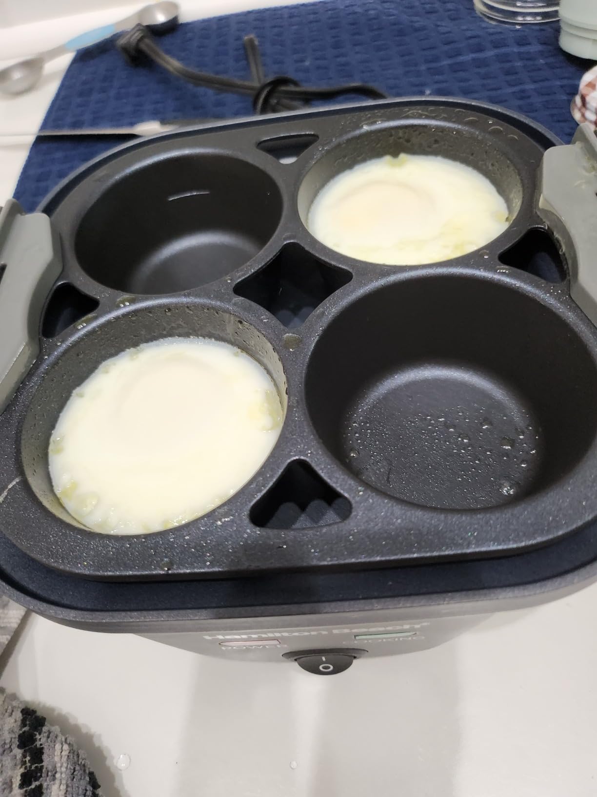 Hamilton Beach 6-in-1 Electric Egg Cooker for Hard Boiled Eggs, Sous Vide Style Egg Bite Maker and Poacher, 5.25” Non-Stick Skillet for Omelets, Scrambling & Frying, Grey (25510) customer photo 1