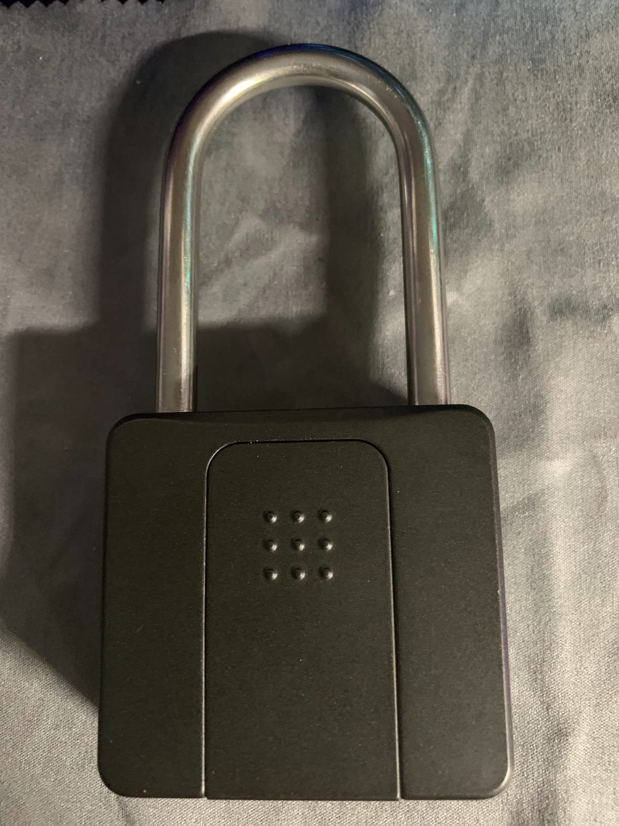 Fingerprint Gate Lock, 2.7'' Long Shackle Heavy Duty Smart Padlock with Key Fingerprint Bluetooth, Waterproof Biometric Keyless Gate Lock for Outdoor Fence Shed Yard Storage Door customer photo 1