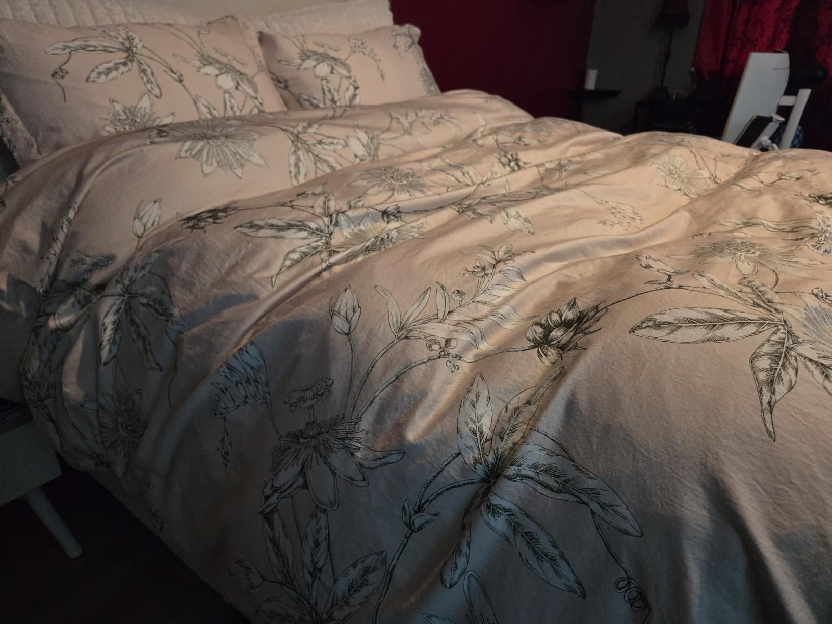 Three Geese Pinch Pleat Waterfowl Feathers and Down Comforter Palatial King Size Duvet Insert,750+ Fill Power,1200TC 100% Cotton, Premium All Seasons White Warm Hotel Comforter with 8 Tabs. customer photo 2