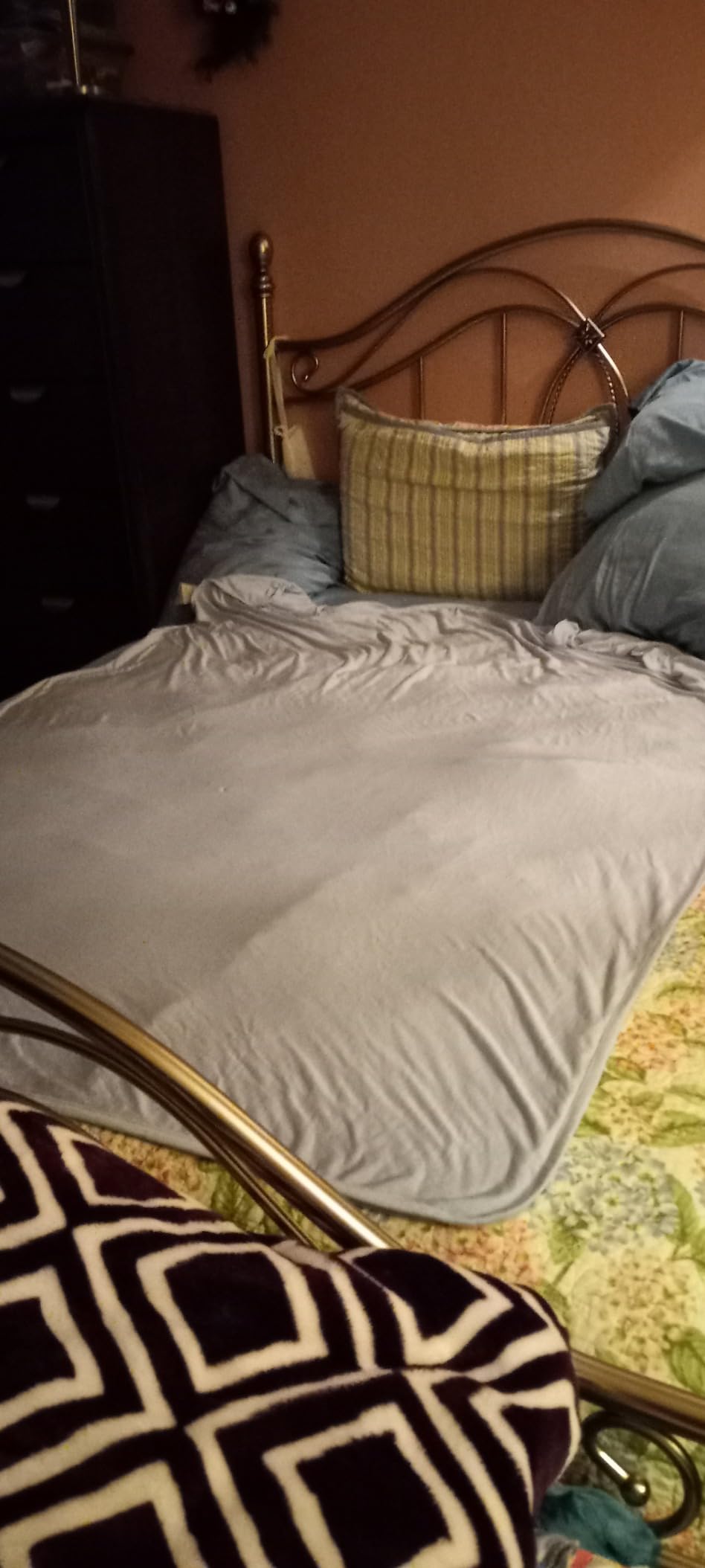 Bedsure Summer Cooling Blanket King Size, Lightweight Cold Sheet Blanket for Sleeping, Ice Cool Thin Bed Arc-Chill Cooling Bedding for Hot Sleepers Night Sweats with Rayon Derived from Bamboo, 108x90 customer photo 2