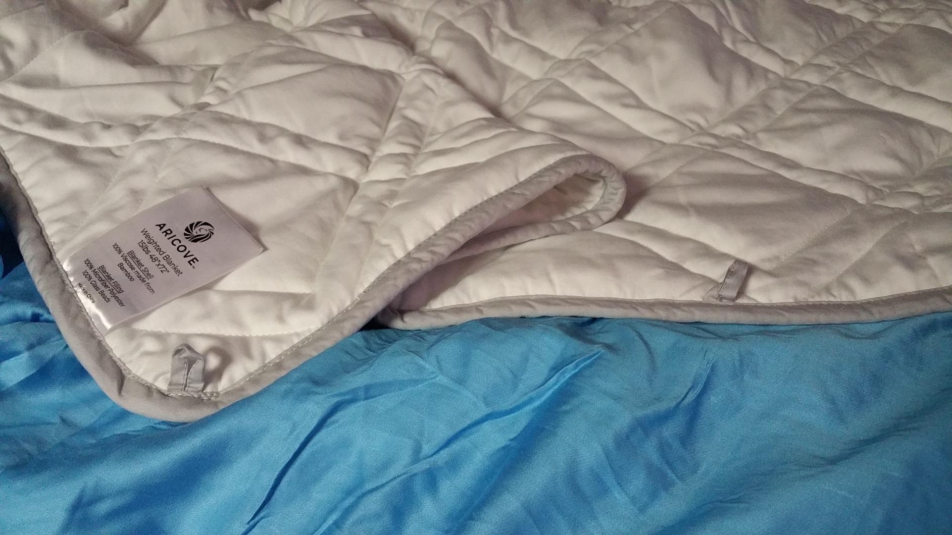 Aricove Cooling Weighted Blanket for Adults, 15 lbs, Full/Queen Size Weighted Blanket, 60x80 inches, Silky Soft Bamboo Viscose, Machine Washable, White customer photo 2