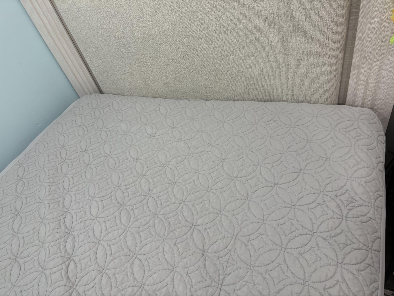BEDLORE Waterproof Mattress Protector, Queen Size Mattress Pad Noiseless customer photo 2
