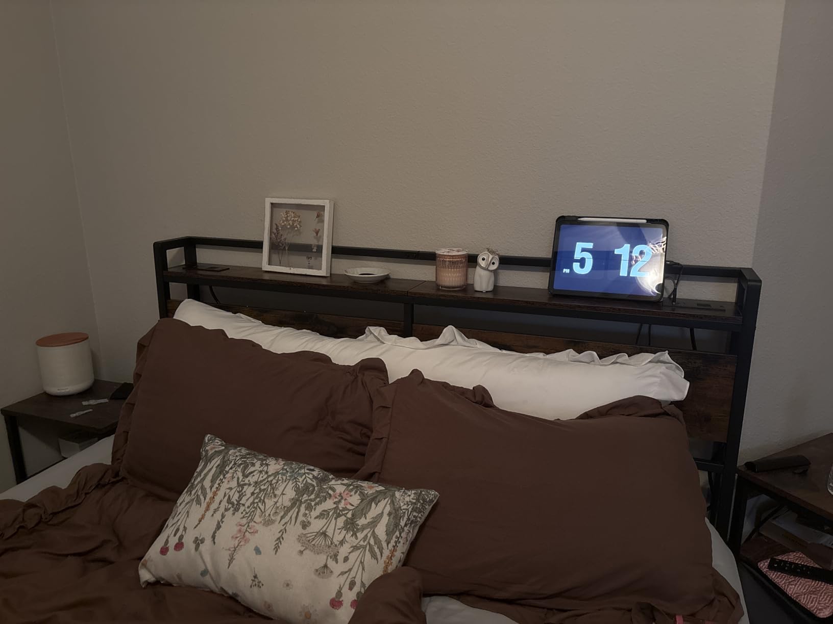 HOOBRO King Size Headboard, Headboard with 2 Outlets and 4 USB Ports, Adjustable Height, Storage Rack, Sturdy and Stable, Easy Assembly, Charcoal Gray and Black customer photo 1