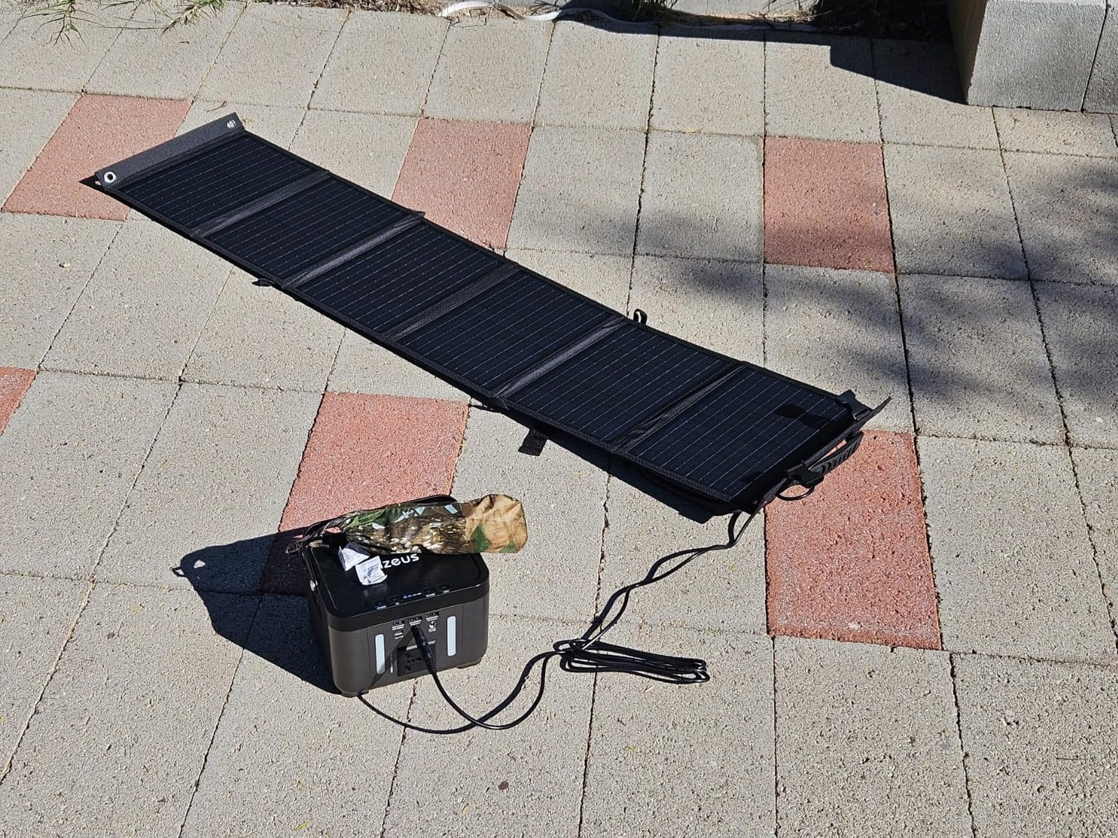 Portable Solar Panel, LUMOPAL 60W Foldable Solar Panels Charger for Camping customer photo 2
