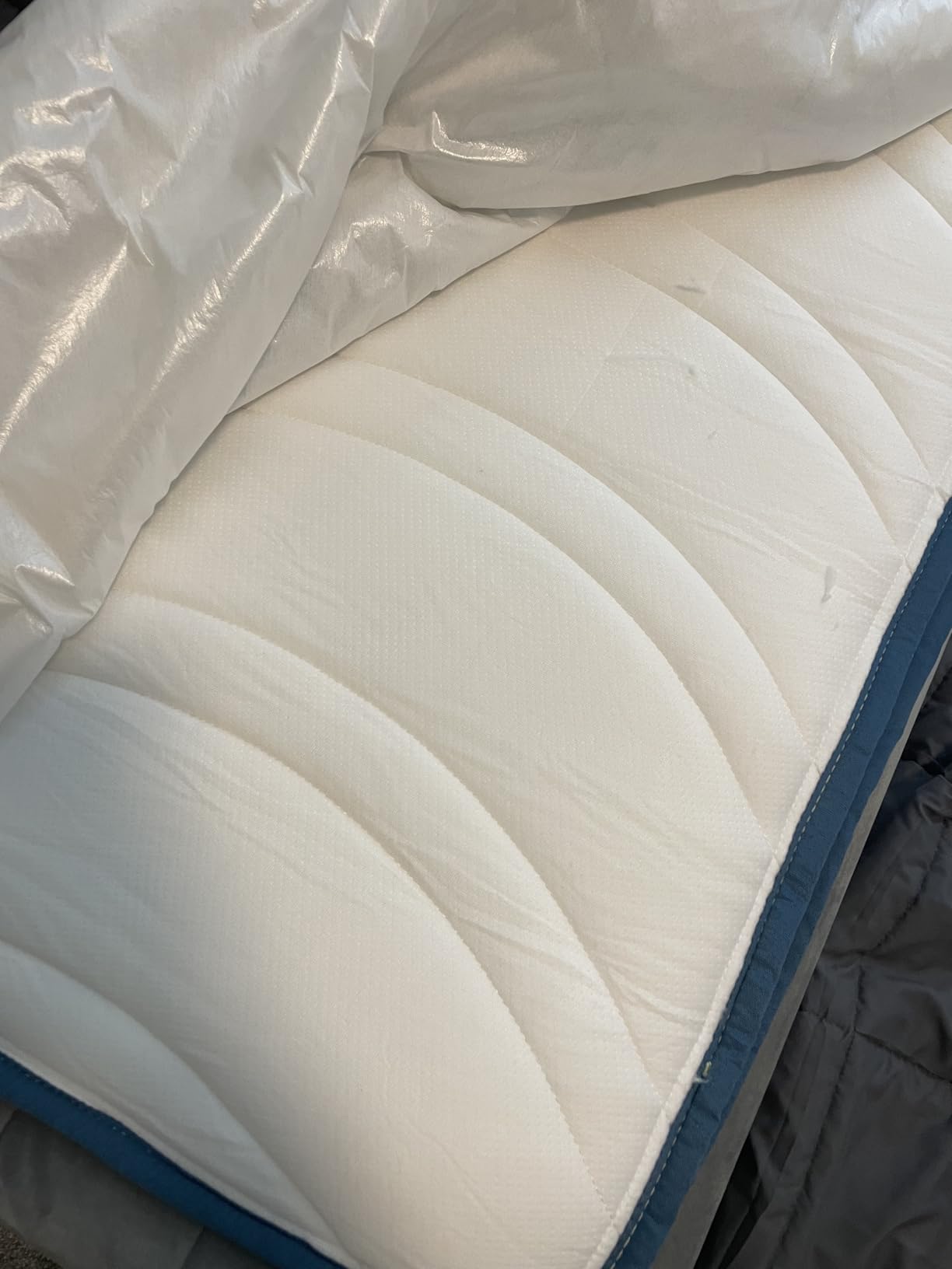 ZINUS 8 Inch Spring Sensation Hybrid Mattress [New Version], Medium Firm Feel, Fiberglass Free, Youth and Guest Bedroom, Mattress in A Box, Twin customer photo 2