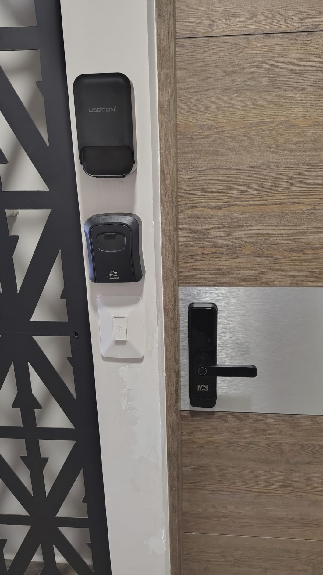 Smart Key Lock Box, Bluetooth Fingerprint Lock Box with Tuya APP Control, Fingerprint Recognize & Multiple Code Types, Security Key Lock box for Outside, Owner, Realtor, Airbnb (New Version) customer photo 2