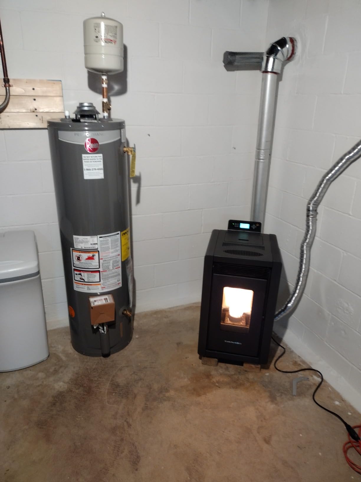 ComfortBilt HP40 Alpine Pellet Stove, 1,500 sq. ft., 25 lb. Hopper, Black customer photo 1