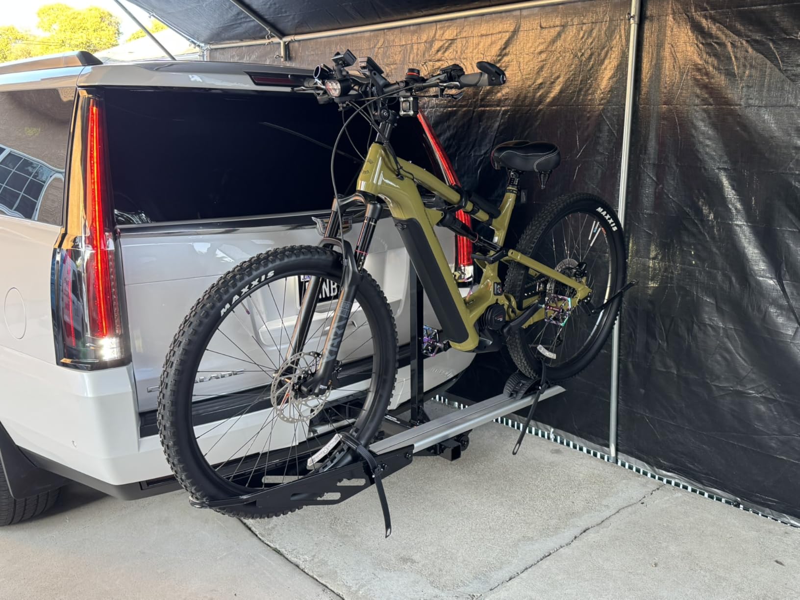 Young Hitch Mount Single Bike Rack with Ramp, 100 lbs Capacity customer photo 2
