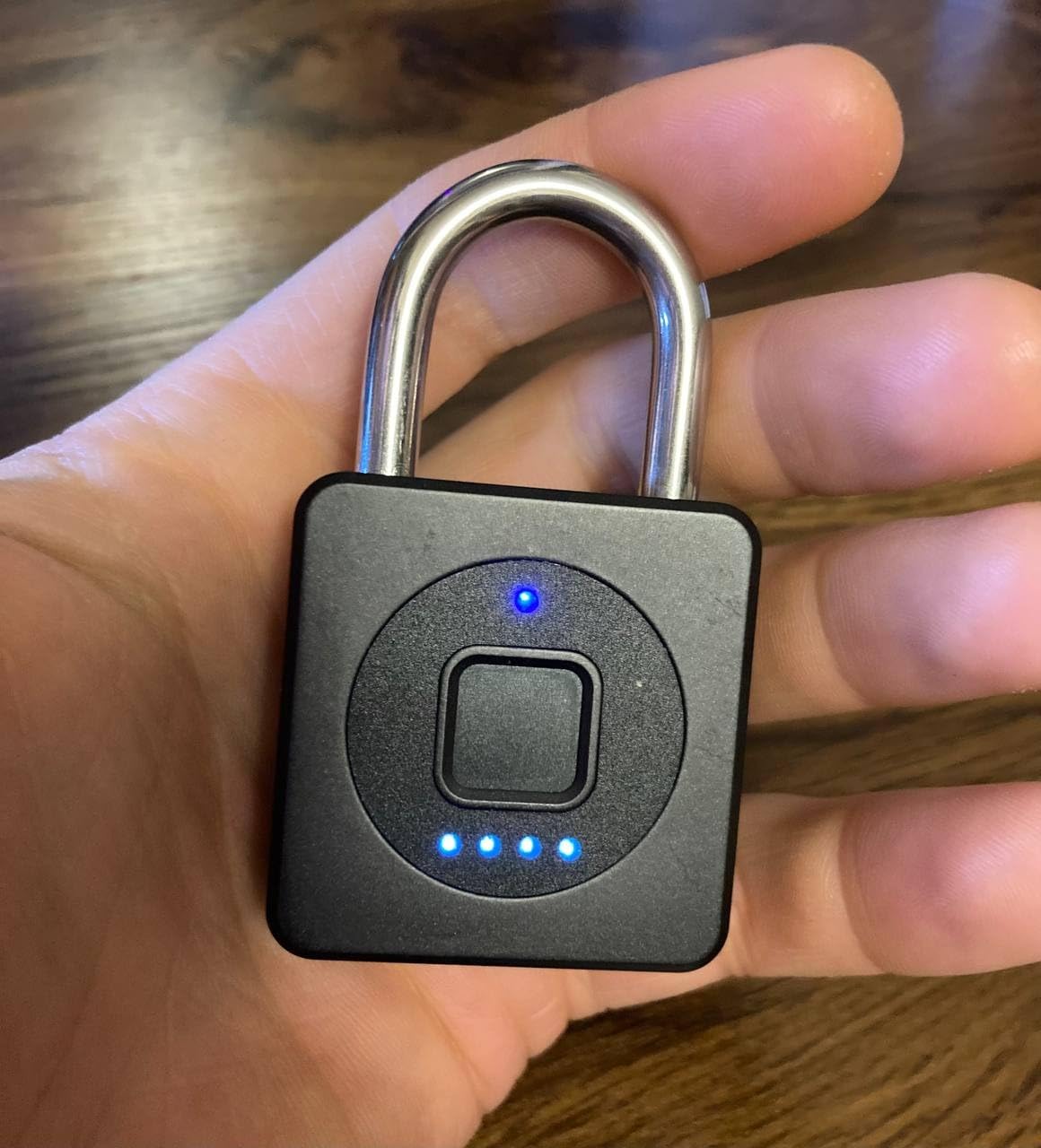eLinkSmart Fingerprint Gym Locker Lock, Keyless Biometric Padlock, Weatherproof Digital Bluetooth App Smart Combination Pad Lock for Outdoor Fence Gate School Storage Unit Pool Shed - Black customer photo 1