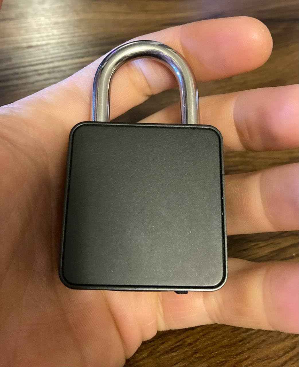 eLinkSmart Fingerprint Gym Locker Lock, Keyless Biometric Padlock, Weatherproof Digital Bluetooth App Smart Combination Pad Lock for Outdoor Fence Gate School Storage Unit Pool Shed - Black customer photo 2