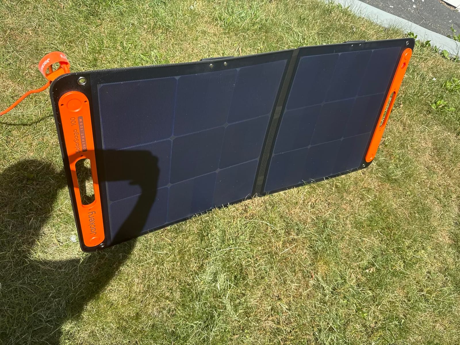 Jackery SolarSaga 100W Air Solar Panel, 23% Conversion Efficiency Bifacial Panels, IP65 Waterproof, Foldable and Portable Solar Charger for Power Stations, RVs, Camping, Off-Grid Life, and PV Charging customer photo 1