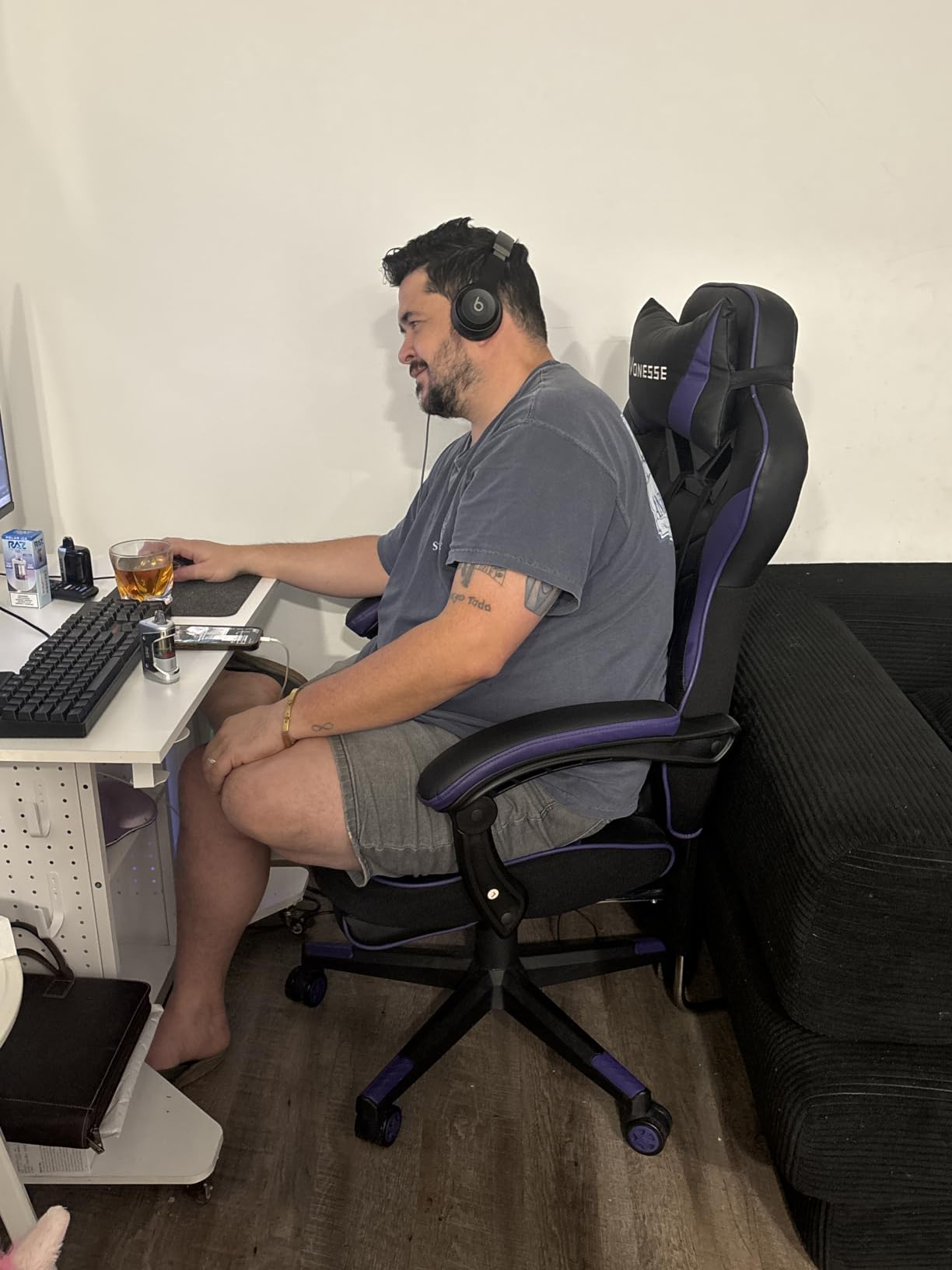 Vonesse Gaming Chair, Big and Tall Office Chair with Footrest and Massage, Gaming Chairs for Adults with Lumbar Support, Ergonomic High Back Computer Desk Chair with Pocket Spring Cushion (Black) customer photo 2