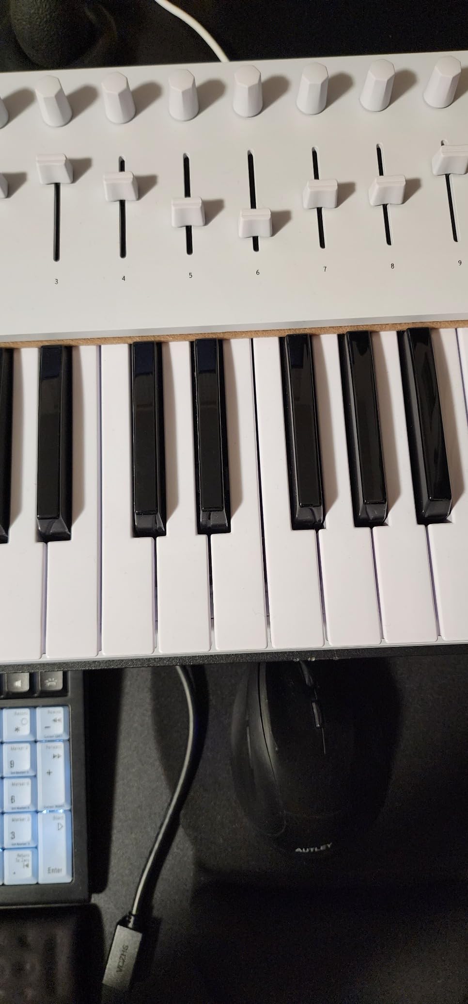 Arturia KeyLab mk3 USB MIDI Keyboard Controller, 61 Key - Black customer photo 1
