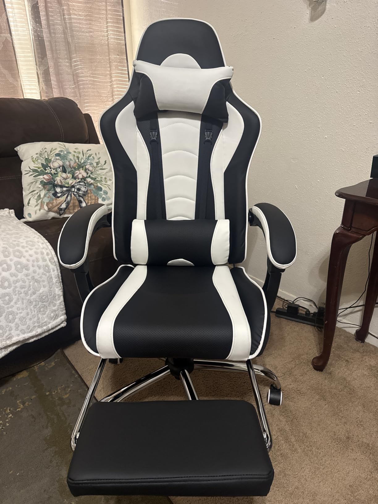 Yaheetech Gaming Chair with Footrest Massage Lumbar Pillow Black and White customer photo 2
