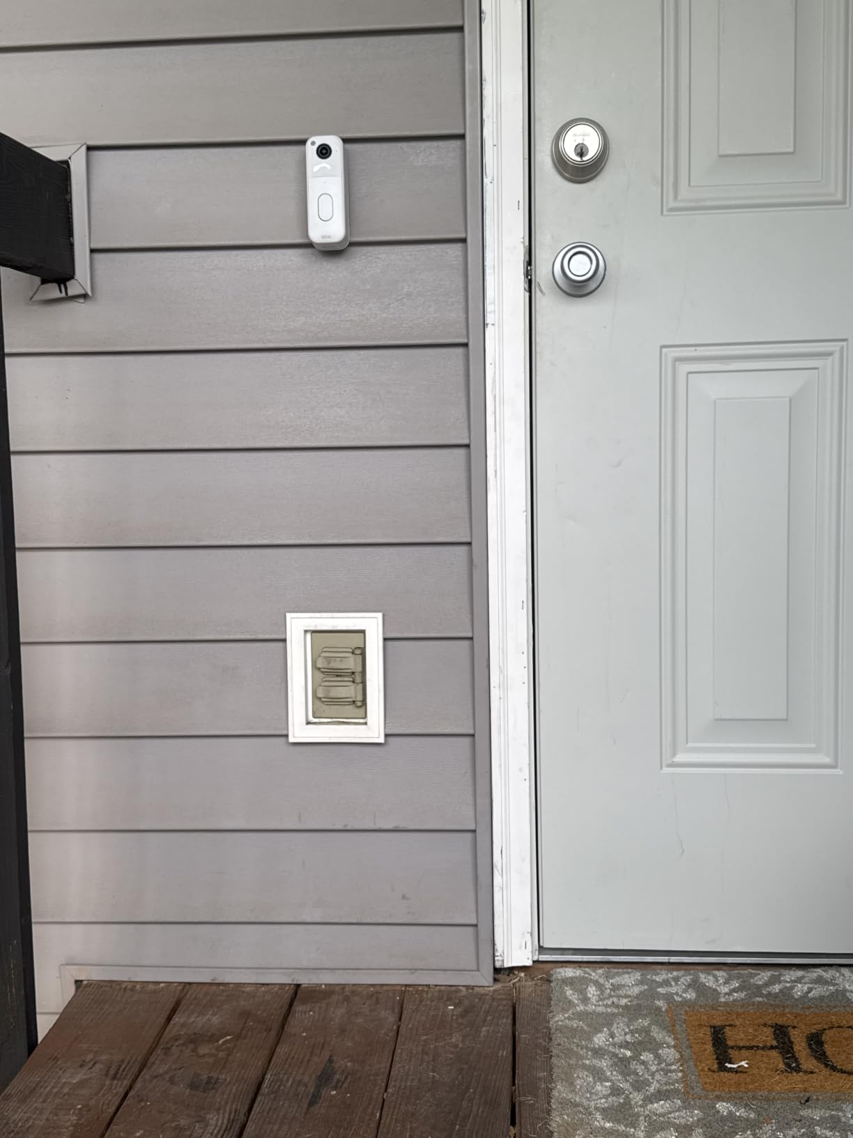 Blink Video Doorbell – Head-to-toe HD view, two-year battery life, and simple setup. Sync Module Core included – System (White) customer photo 1