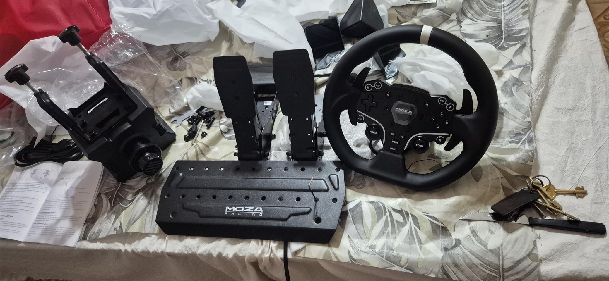MOZA R5 Bundle Kit 5.5Nm Direct Drive Servo Base,Wheel & Pedals for PC customer photo 2
