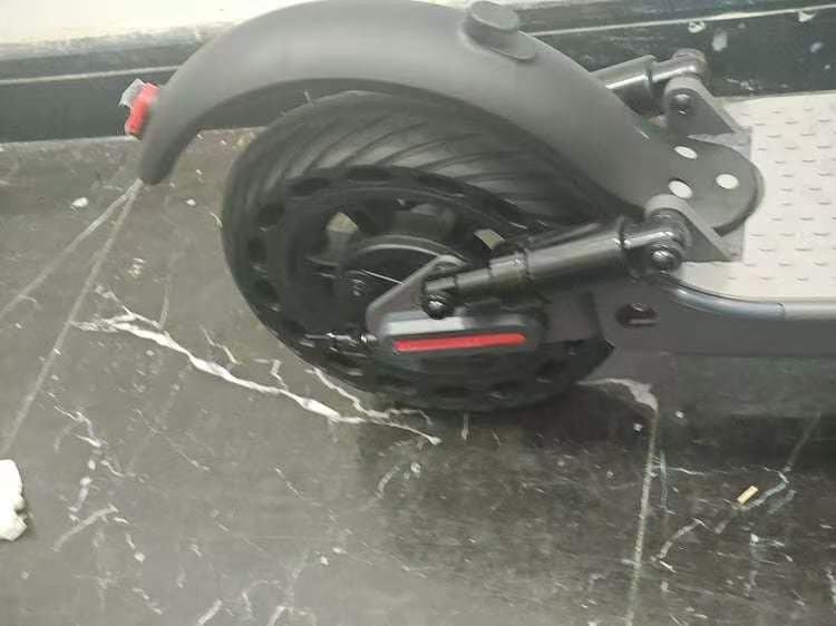 Aovowheel Electric Scooter for Adults, Folding E Scooter Commuting Scooters customer photo 2