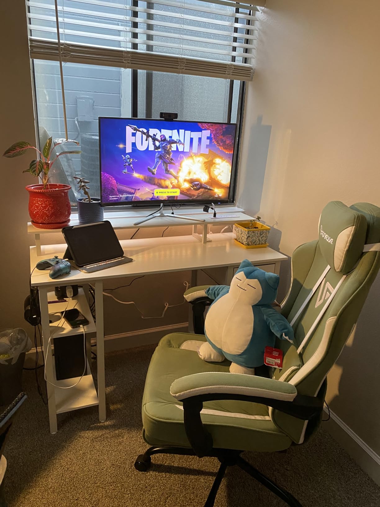 Vonesse Gaming Chair, Desk Chair with Linen Breathable Mesh Fabric, Office Chair with Adjustable Lumbar Support, Computer Chairs with Footrest and Headrest (Light Gray) customer photo 2