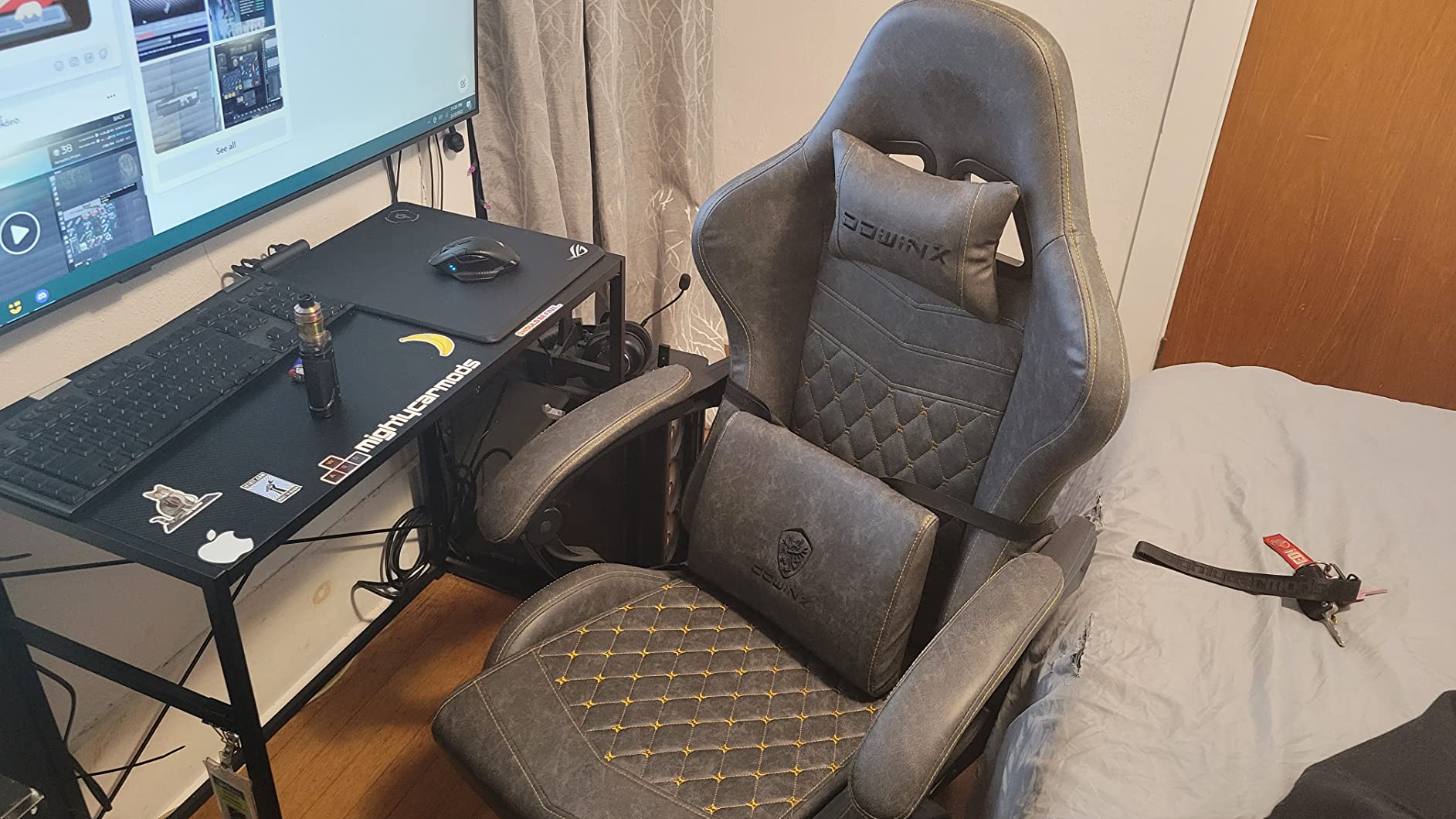 Dowinx Big & Tall Vintage Gaming Chair for Adults, 400 lb Capacity Heavy Duty Ergonomic Computer Chair with Massage Lumbar, Footrest & Easy Side Recline, Black customer photo 1