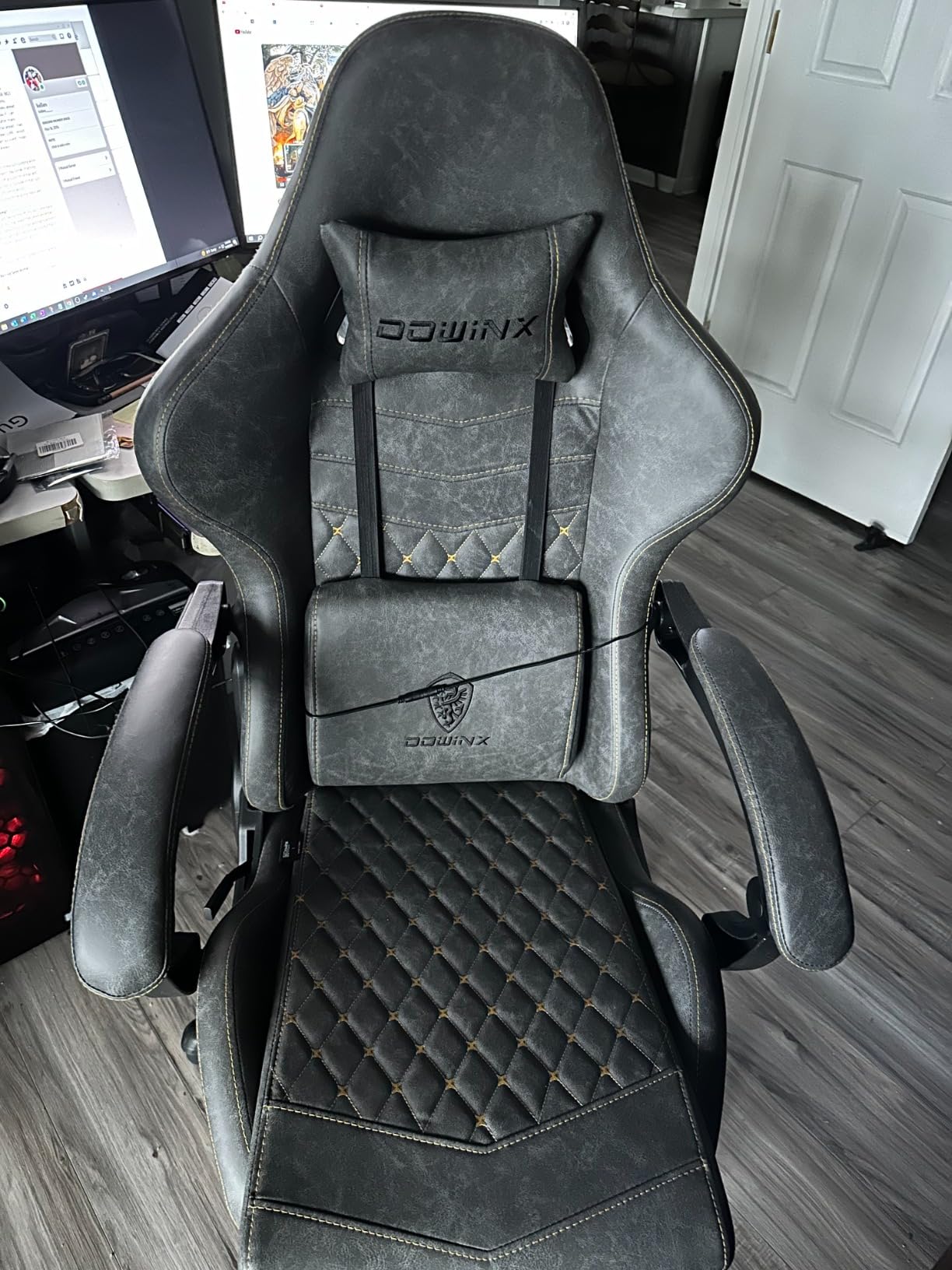 Dowinx Big & Tall Vintage Gaming Chair for Adults, 400 lb Capacity Heavy Duty Ergonomic Computer Chair with Massage Lumbar, Footrest & Easy Side Recline, Black customer photo 2