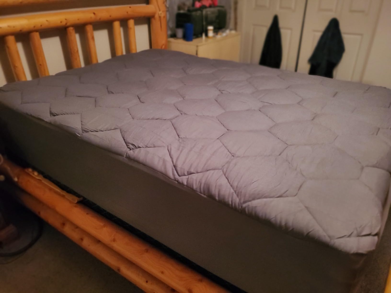 Favorland Mattress Topper Queen Size - Cooling Extra Thick Breathable Viscose Made from Bamboo Mattress pad - Soft Quilted Fitted Mattress Cover with 900 GSM Down Alternative Fill (8-21”Deep Pocket) customer photo 1