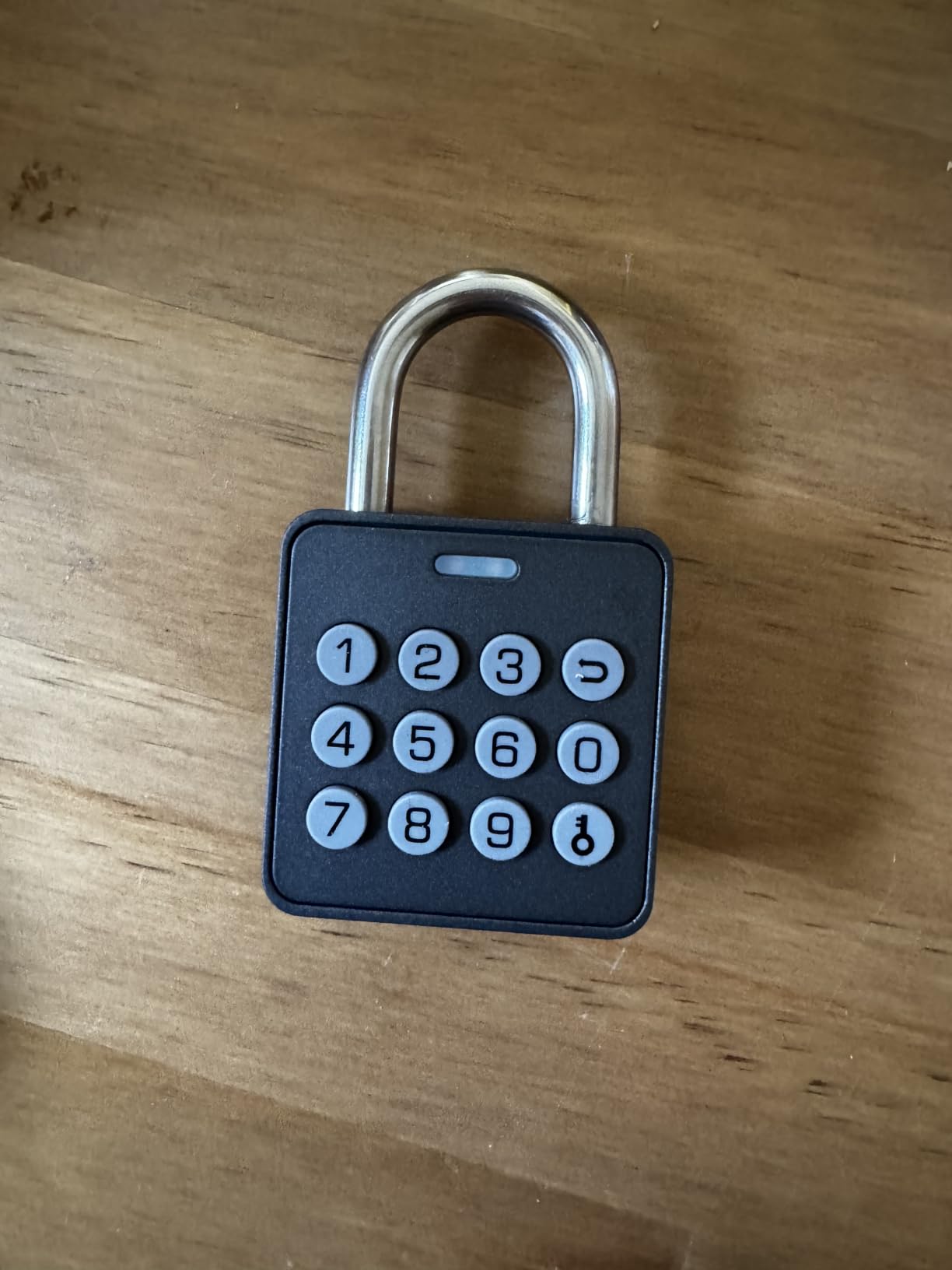 Eseesmart Fingerprint Locker Lock with Code, Combination Padlock Smart Fingerprint Biometric Keyless Combo Lock Waterproof for Outdoor Fence Gate Shed Gym School Locker Storage customer photo 2