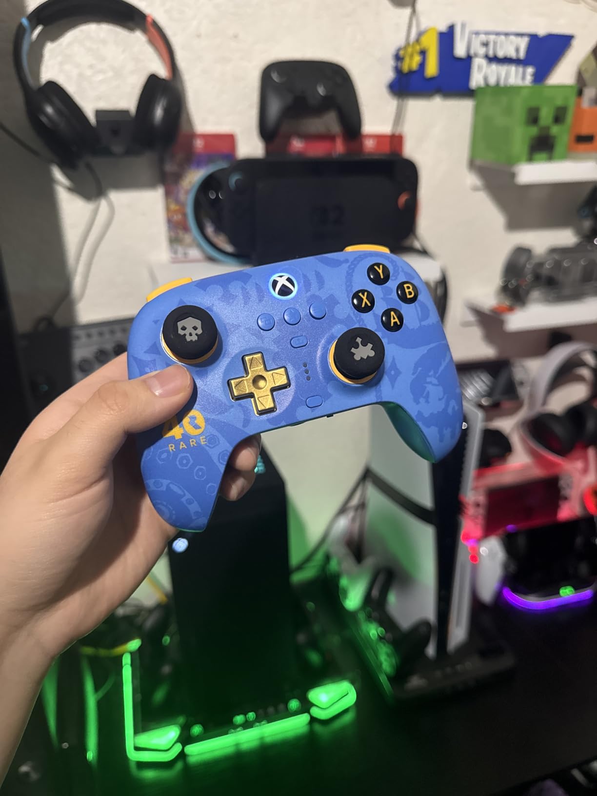 8BitDo Ultimate 3-mode Wireless Controller for Xbox, Hall Effect Joysticks, Pro Back Buttons, Compatibility with Xbox Series X|S & Xbox One, Apple, Windows PC & Android - Rare 40th Anniversary Edition customer photo 1