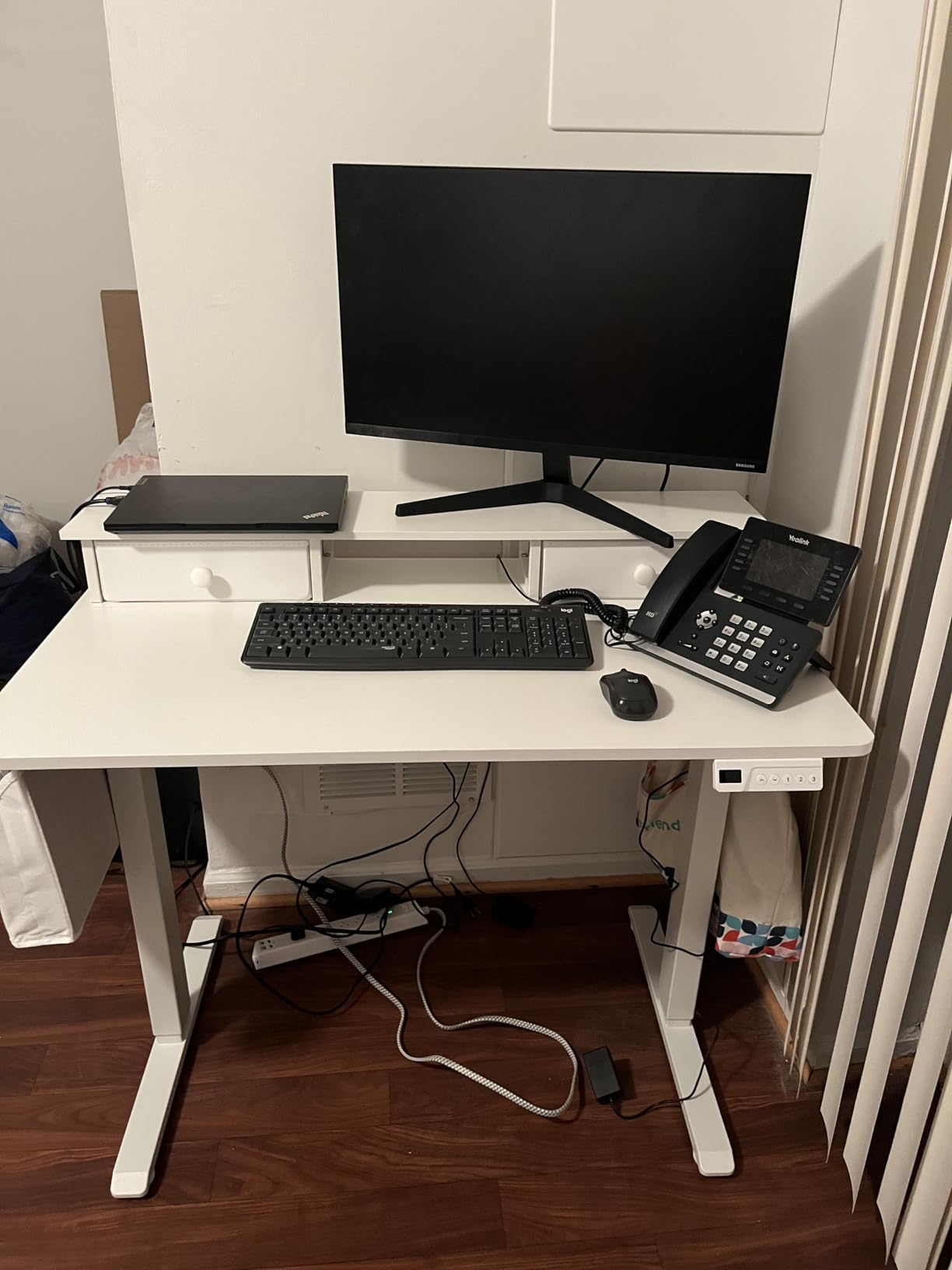 KLUVIS Electric Standing Desk, 32 Inch, Black customer photo 2