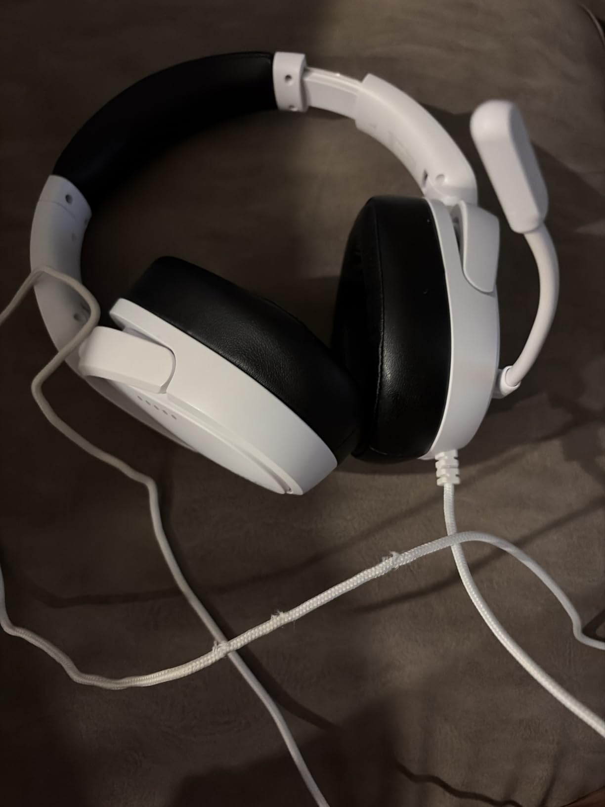 NUBWO HG04L Gaming Headset for PS5/PS4, Xbox Series X|S/Xbox One, Switch – 250g Lightweight, Clear Unidirectional Mic, Soft Memory Earmuffs, 3.5mm Jack for Gaming & Work (Splitter not Included) customer photo 2