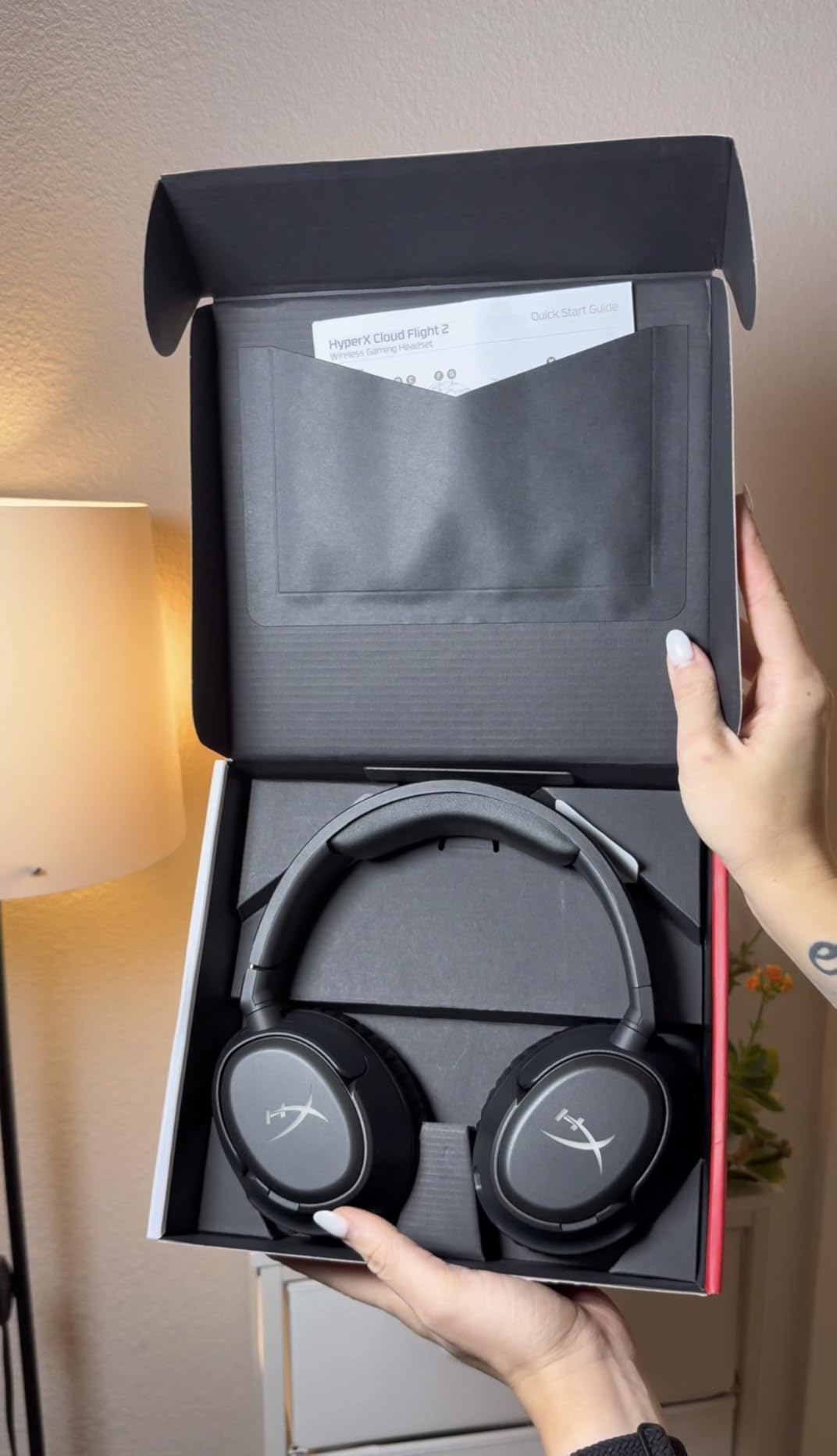 HyperX Cloud Flight 2 – Wireless Gaming Headset, Customizable RGB Lighting with Removable Earcup Plates, up to 100 Hours of Battery Life, 2.4GHz & Bluetooth, Multi-Platform Compatibility - Black customer photo 2