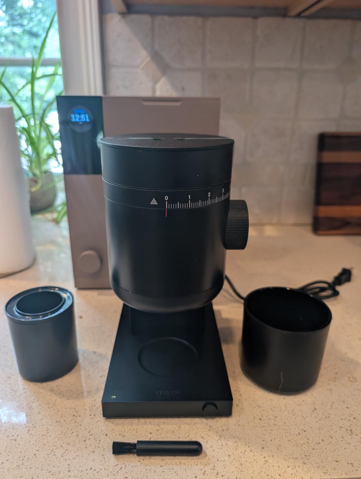 Fellow Opus 2 Conical Burr Grinder – Electric Coffee Grinder for Home Use, 48 mm Burrs, Stepless Grind Adjustment, Espresso to Cold Brew Range, Anti-Static, Auto Stop, Black customer photo 2