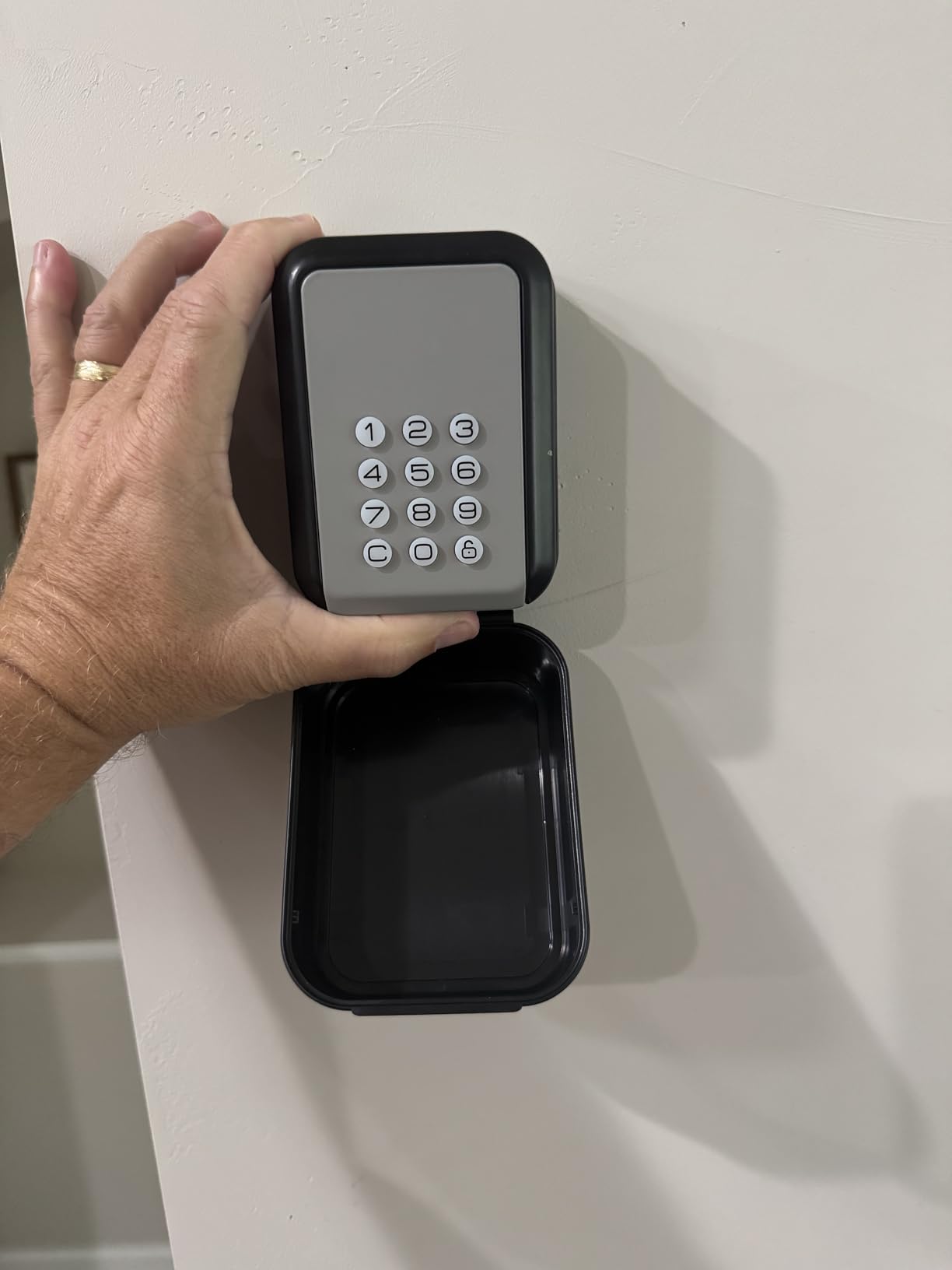 Smart Key Lock Box Electronic Bluetooth Lock Box with APP Control & PIN Code Types,Share eKey Wall Mounted Lock Box for Airbnb Realtor House Office(Black) customer photo 2