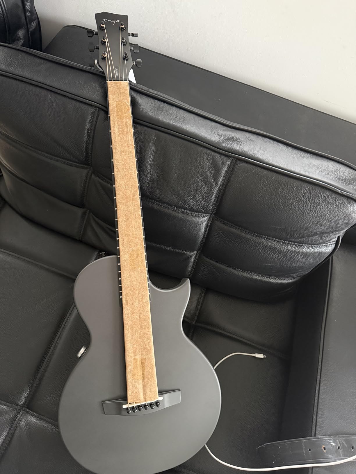 Enya NOVA GO SP1 Carbon Fiber 35-Inch Smart Acoustic-Electric Travel Guitar customer photo 2