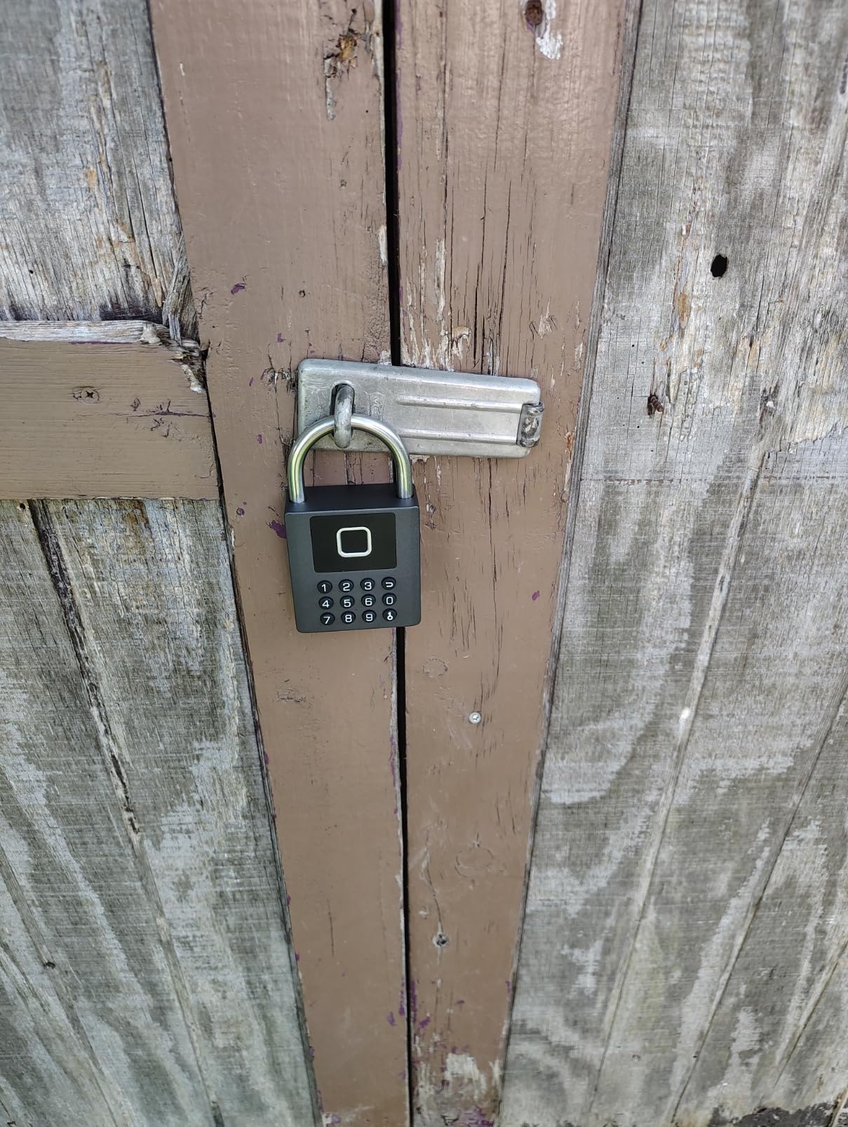 Anweller Heavy Duty Fingerprint Padlock with Key, Pad Lock with Code Keypad, Weatherproof Smart Bluetooth Electronic Digital Combination Lock for Gate Outdoor Fence Storage Unit Locker Shed Pool customer photo 2