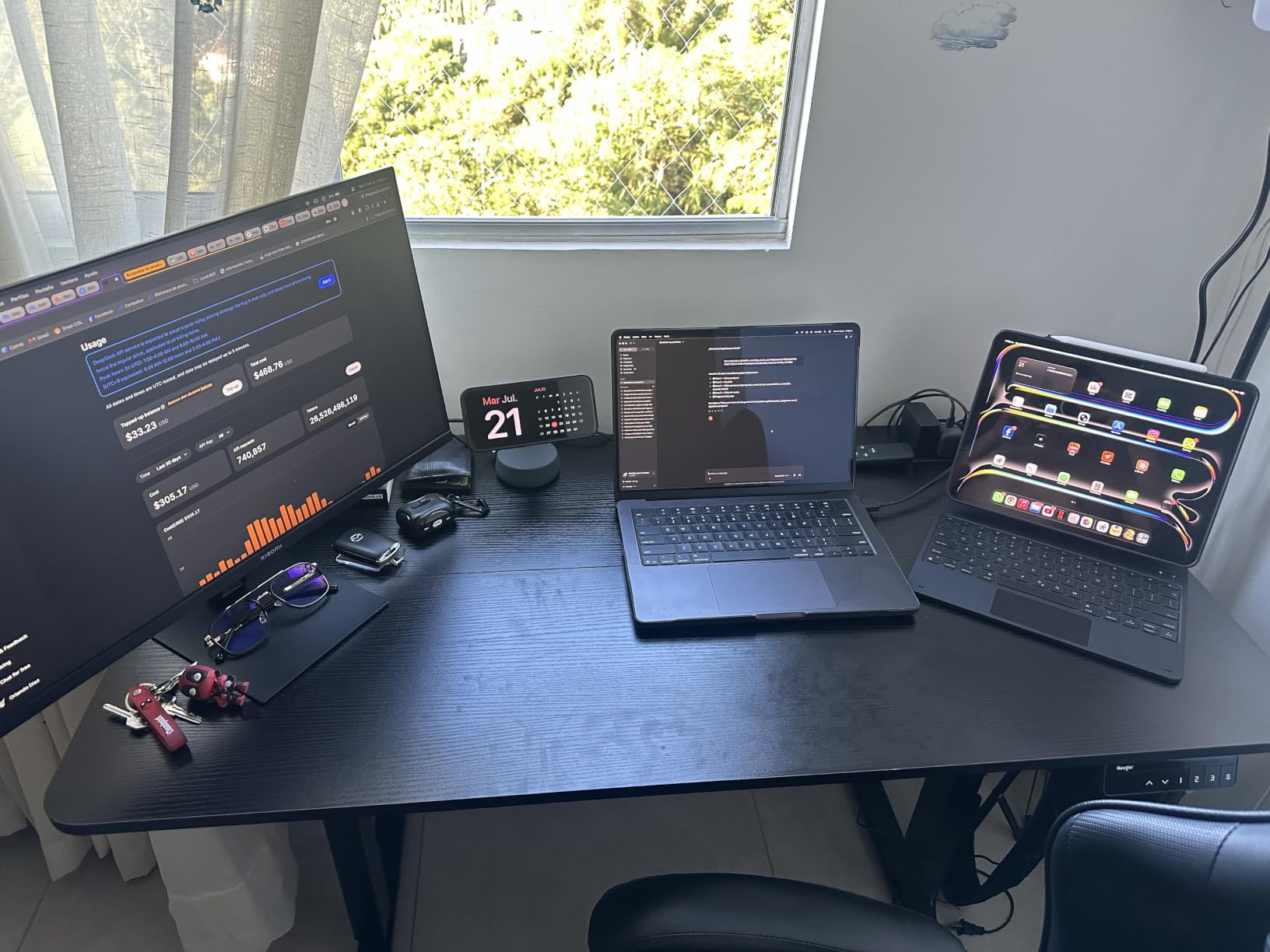 Huuger 47 X 24 Inch Electric Standing Desk with Power Outlets and USB-C Port, Height Adjustable Desk, Sit Stand Desk for Home Office, Computer & Gaming Desk with 3 Presets, Stable Steel Frame, Black customer photo 1