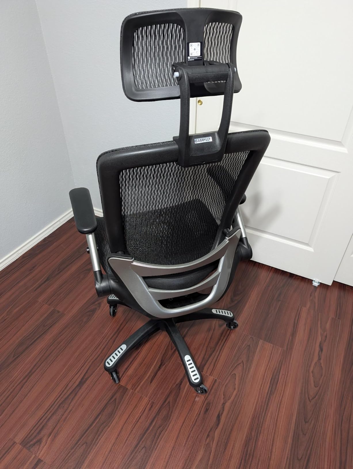 Ergonomic High-Back Office Chair with Footrest – Flip-Up Arms, 3D Headrest, 135° Recline, and Wide Mesh Seat with Lumbar Support. Rolling Swivel Task Chair for Gaming or Work, Sturdy, 300 LBS. customer photo 1