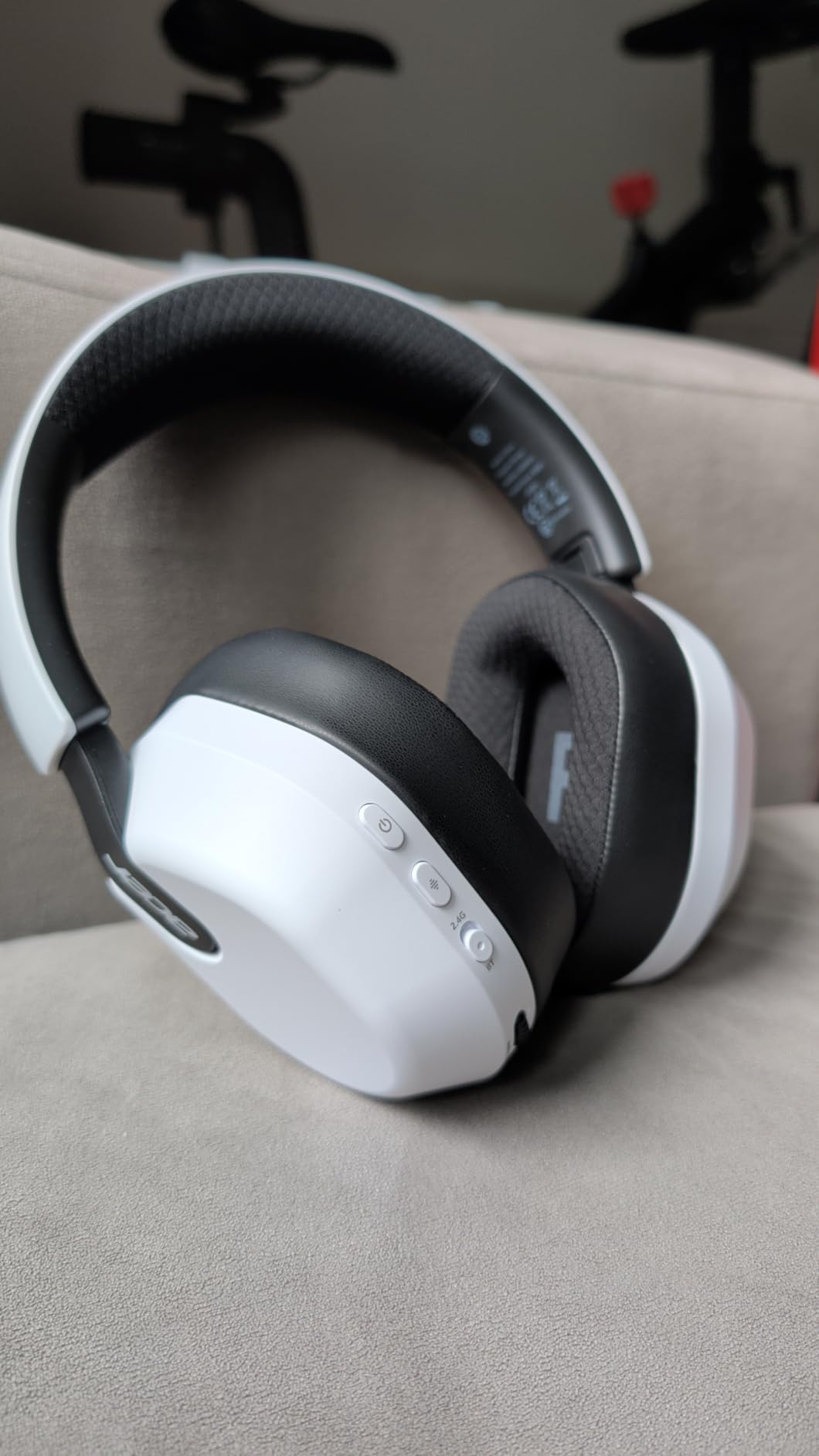 Acer Wireless Gaming Headset for PS5, 2.4GHz & Bluetooth 6.0 Gaming Headphone with Flip-to-Mute Mic, Lightweight, 70H Battery, Compatible with PS4/PC/Switch - White customer photo 1