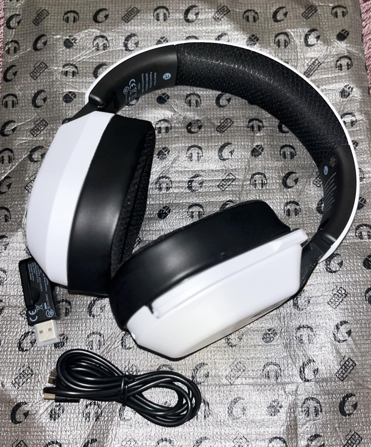 Acer Wireless Gaming Headset for PS5, 2.4GHz & Bluetooth 6.0 Gaming Headphone with Flip-to-Mute Mic, Lightweight, 70H Battery, Compatible with PS4/PC/Switch - White customer photo 2